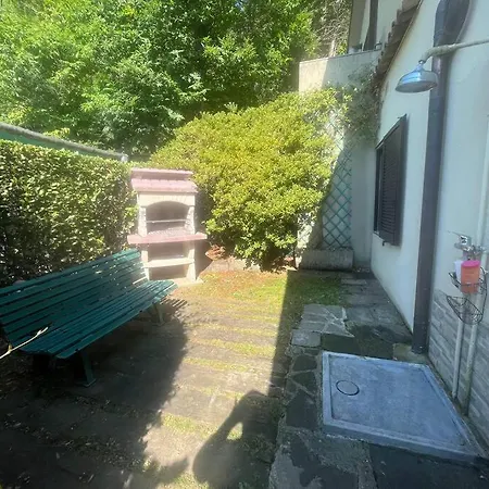 Semesterbostad Casa Fronte Con Piscina Angera