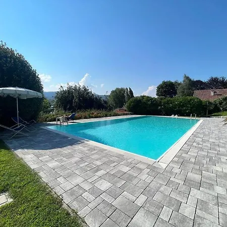 Casa Fronte Con Piscina Semesterbostad Angera