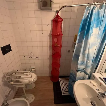 Ferienhaus Casa Fronte Con Piscina Angera